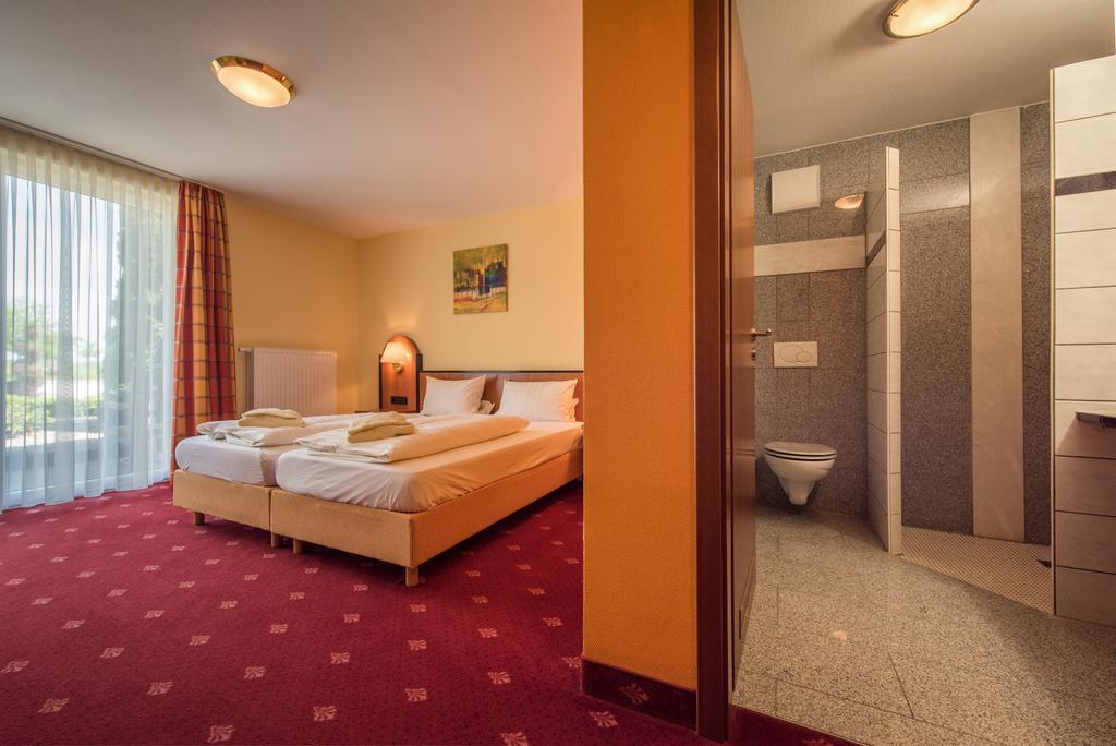 Landhotel Und Gasthof Hirsch Huettenreute Hoßkirch Exteriör bild