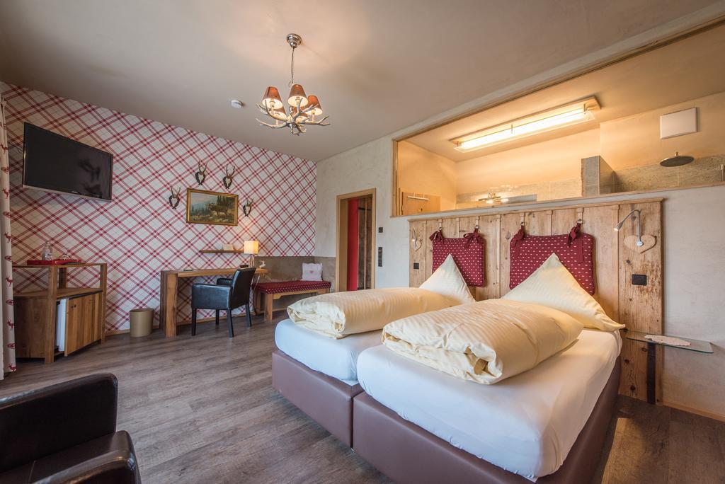 Landhotel Und Gasthof Hirsch Huettenreute Hoßkirch Exteriör bild