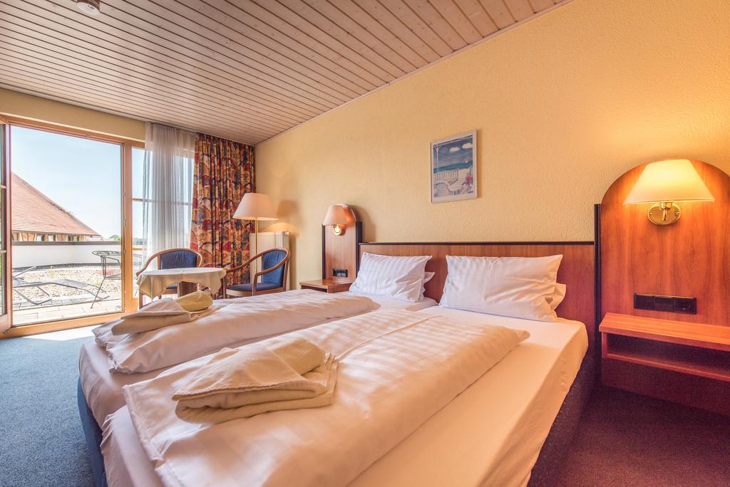 Landhotel Und Gasthof Hirsch Huettenreute Hoßkirch Exteriör bild