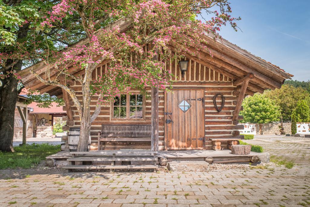 Landhotel Und Gasthof Hirsch Huettenreute Hoßkirch Exteriör bild