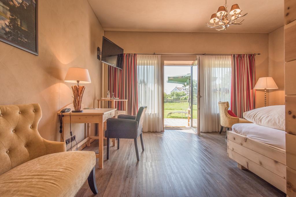 Landhotel Und Gasthof Hirsch Huettenreute Hoßkirch Exteriör bild